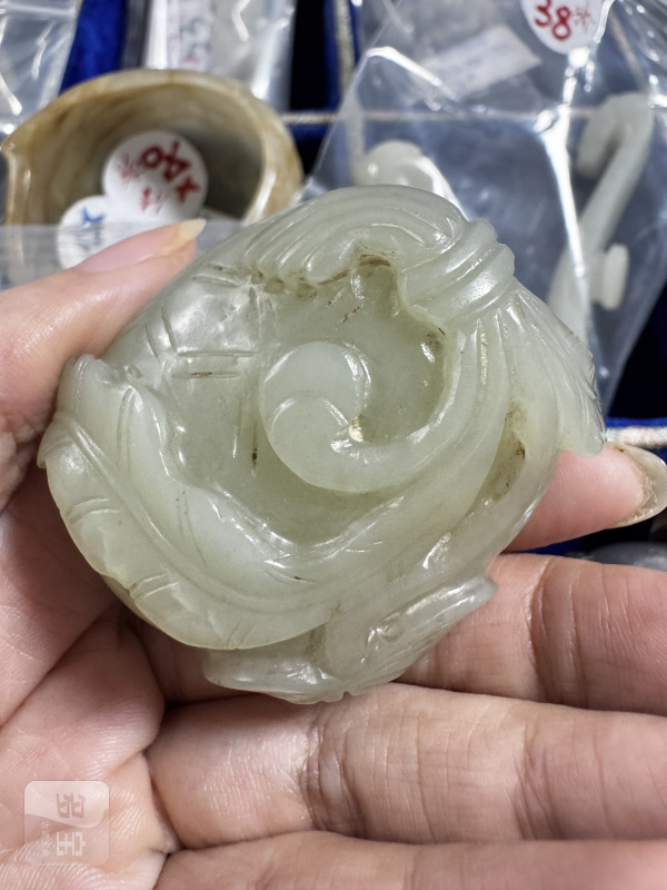 清 玉雕莲花形水呈配座 - 图7